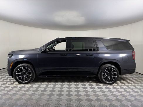 Used 2025 Chevrolet Suburban RST image 10