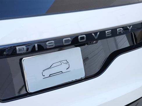 Certified 2025 Land Rover Discovery Dynamic SE image 13