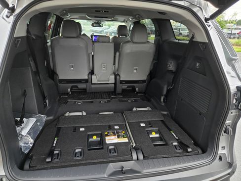 Certified 2026 Toyota Sienna XLE FWD image 26