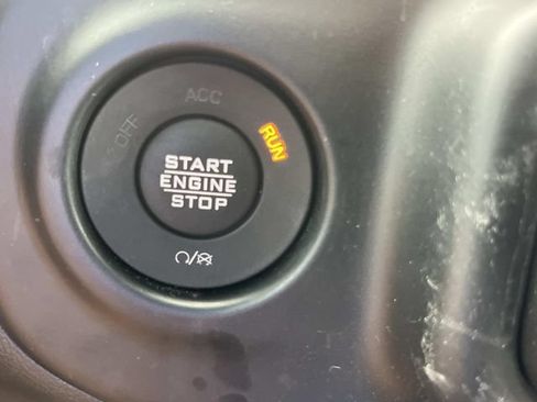 Used 2023 Jeep Gladiator Rubicon w/ LED Lighting Group AWD/4WD image 33
