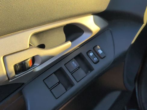 Used 2009 Pontiac Vibe AWD w/ Sun And Sound Package image 16