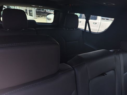 Used 2025 Chevrolet Suburban Z71 AWD/4WD image 14