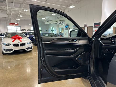 Used 2021 Jeep Grand Cherokee L Overland w/ Luxury Tech Group IV image 11