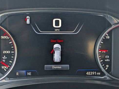 Used 2022 Chevrolet Traverse Premier w/ Redline Edition image 32