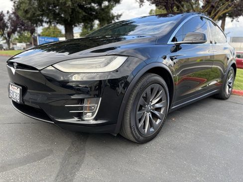 Used 2018 Tesla Model X 75D AWD/4WD image 5