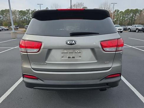 Used 2017 Kia Sorento L image 6