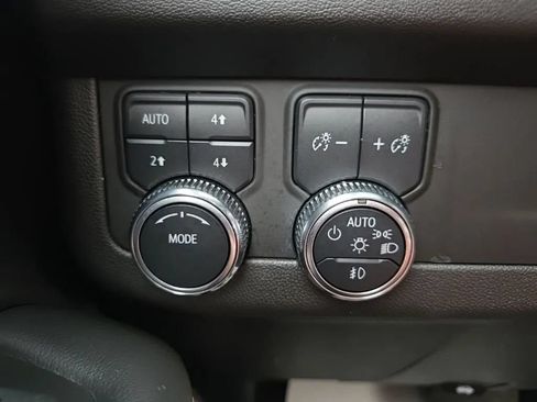 Used 2023 GMC Yukon AT4 AWD/4WD image 34