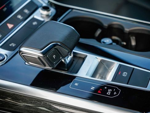 Used 2025 Audi Q7 Premium w/ Convenience Package image 21