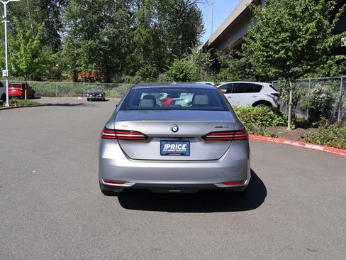 Used 2026 BMW i5 eDrive40 AWD/4WD image 9