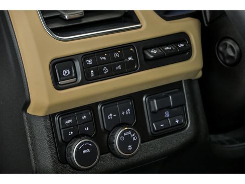 Used 2024 Chevrolet Tahoe Premier w/ Advanced Technology Package AWD/4WD image 19