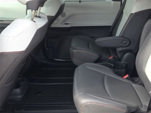 Used 2022 Toyota Sienna XSE image 16