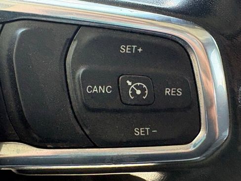Used 2020 Jeep Wrangler Unlimited Sahara AWD/4WD image 15