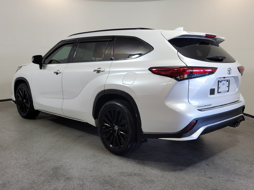 Used 2023 Toyota Highlander XSE FWD image 5