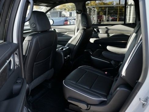 Used 2025 Buick Enclave Avenir w/ Super Cruise Package image 34