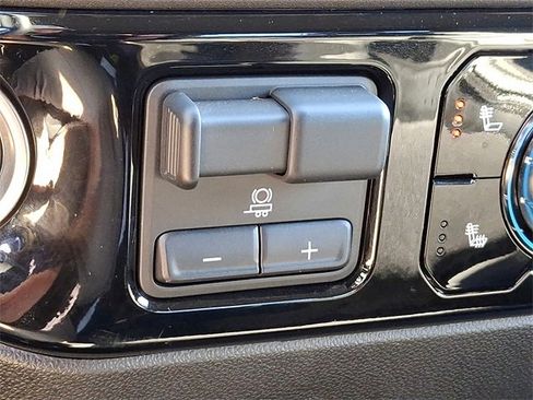 Certified 2025 GMC Sierra 2500 SLE w/ SLE Convenience Package image 22