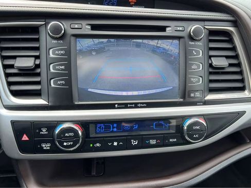 Used 2016 Toyota Highlander XLE image 19