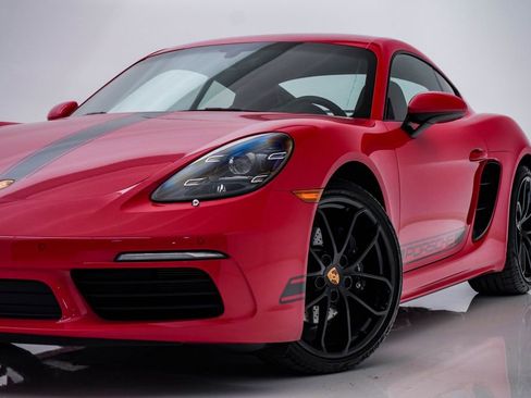 Used 2024 Porsche 718 Cayman RWD image 2