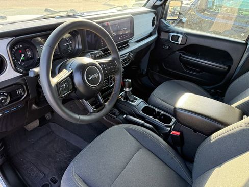 Used 2024 Jeep Wrangler Unlimited w/ Convenience Group AWD/4WD image 25