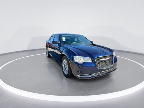Used 2017 Chrysler 300 Limited image 2