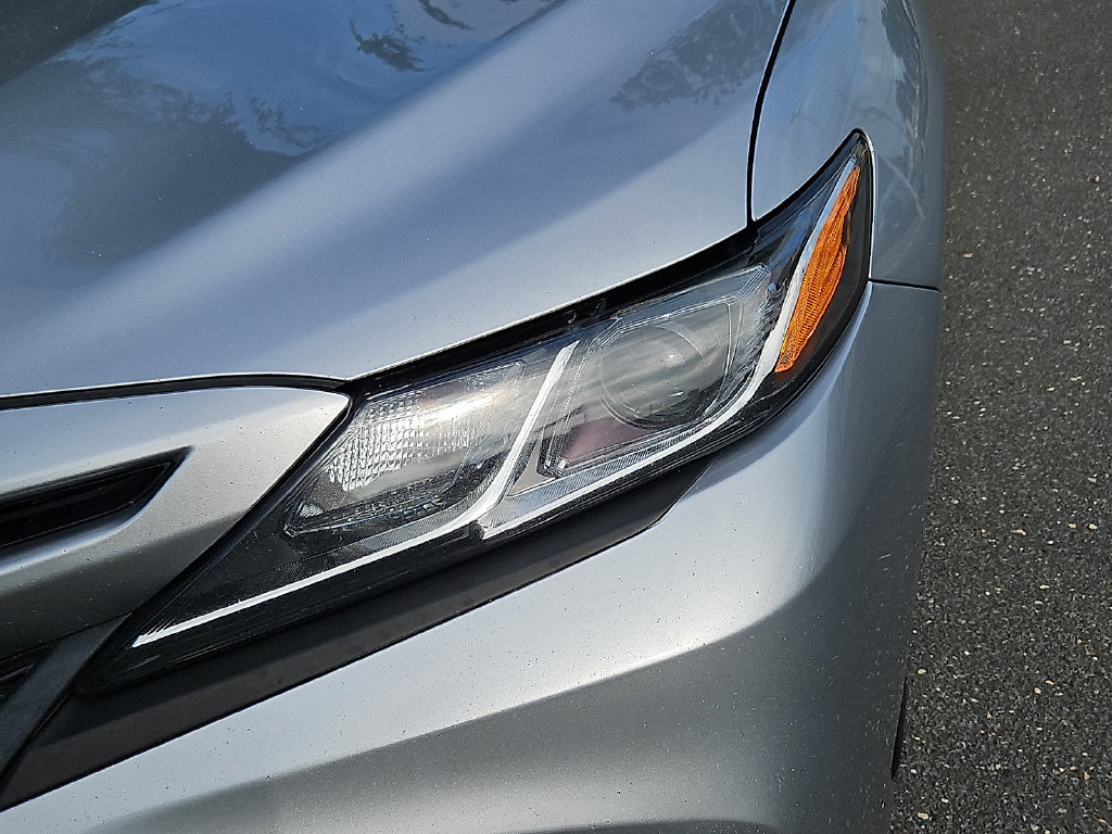 Used 2019 Toyota Camry SE w/ Convenience Package FWD image 9
