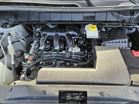 Used 2025 Nissan Pathfinder SV image 31