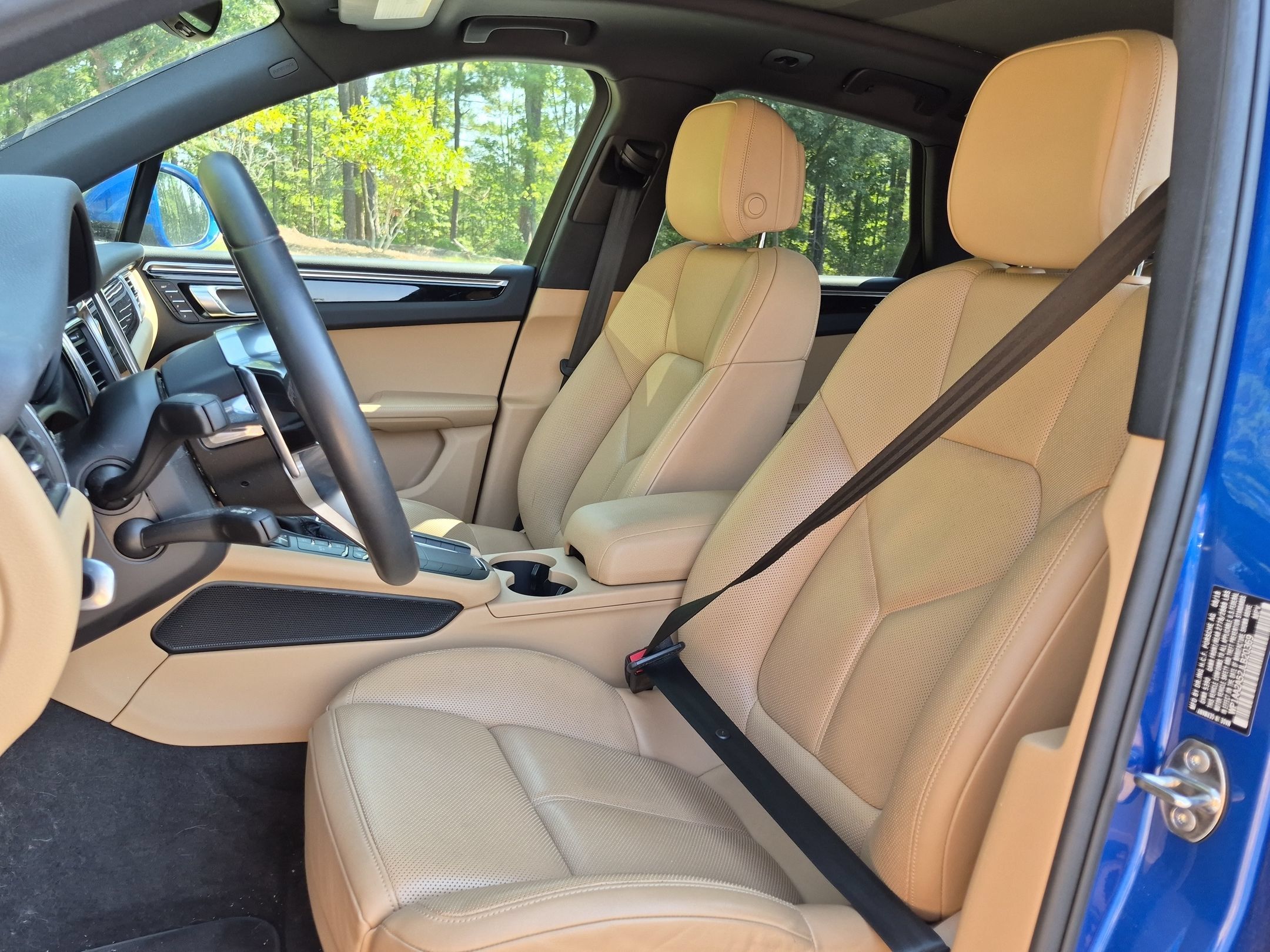 Certified 2018 Porsche Macan AWD/4WD image 5