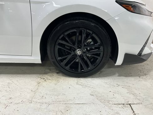 Used 2026 Toyota Camry SE FWD image 11