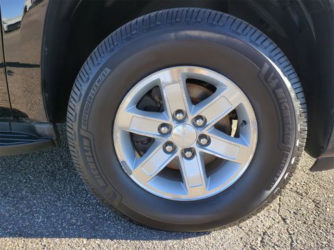 Certified 2011 GMC Yukon SLE image 32