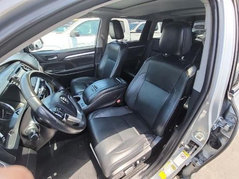 Used 2019 Toyota Highlander XLE FWD image 20