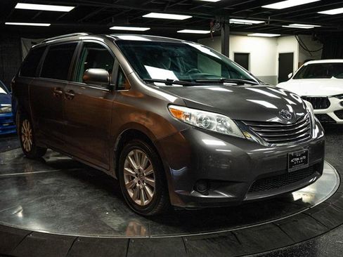 Used 2016 Toyota Sienna LE image 5