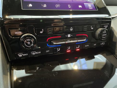 Certified 2025 Jeep Grand Cherokee L Altitude image 26