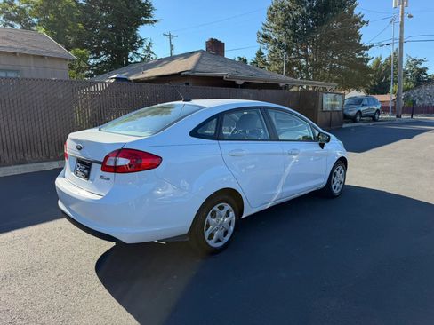 Used 2012 Ford Fiesta S FWD image 4