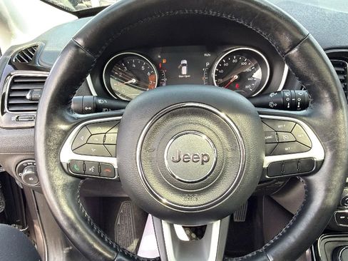 Used 2019 Jeep Compass Latitude image 17