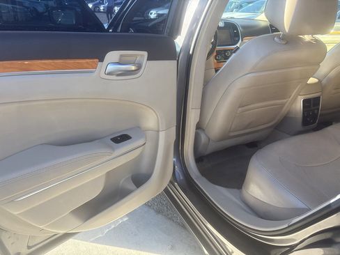 Used 2014 Chrysler 300 C image 23