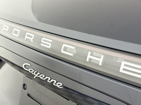 Certified 2023 Porsche Cayenne AWD/4WD image 30