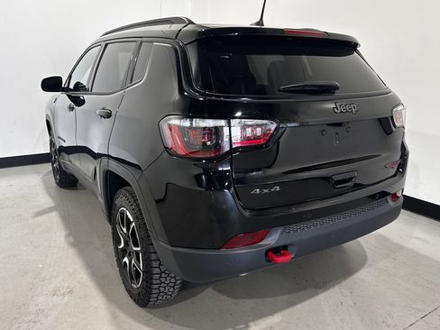 Used 2025 Jeep Compass Trailhawk AWD/4WD image 38