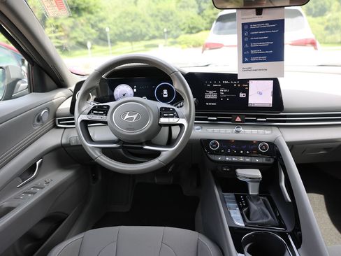 Certified 2025 Hyundai Elantra SEL FWD image 12
