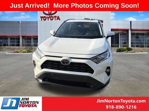 Used 2021 Toyota RAV4 XLE Premium FWD image 2