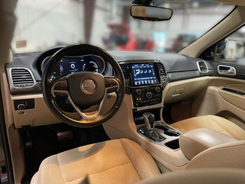 Used 2022 Jeep Grand Cherokee Laredo E image 18