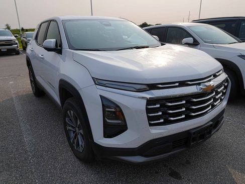 Used 2026 Chevrolet Equinox LT AWD/4WD image 3