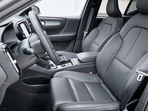 New 2026 Volvo XC40 B5 Plus w/ Protection Package Premier image 17