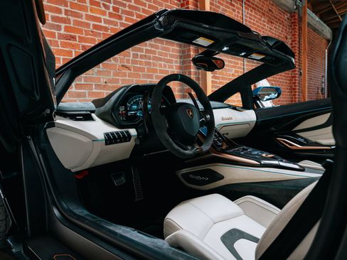 Used 2021 Lamborghini Sian Roadster AWD/4WD image 11