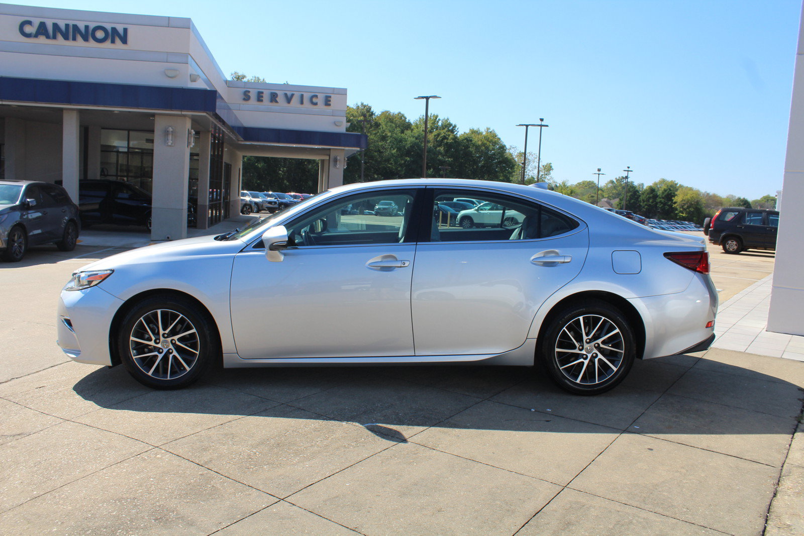 Used 2017 Lexus ES 350 w/ Luxury Package FWD image 7