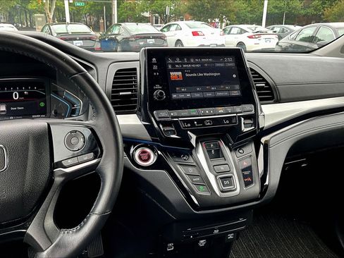 Used 2023 Honda Odyssey Touring image 6