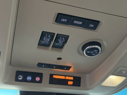 Used 2017 Cadillac Escalade Luxury RWD image 22