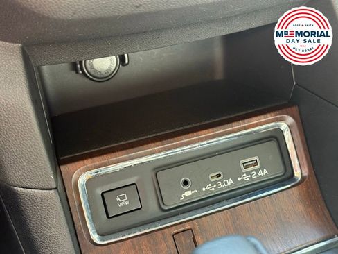 Used 2023 Subaru Ascent Touring AWD/4WD image 16