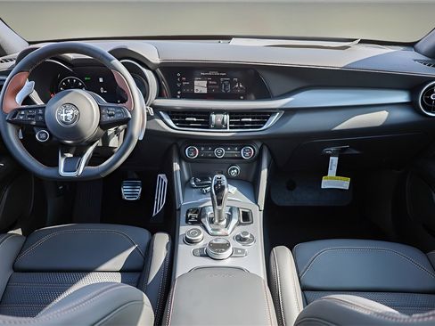 New 2025 Alfa Romeo Stelvio Sprint image 9