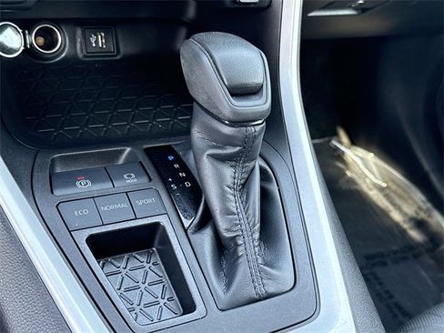 Used 2023 Toyota RAV4 XLE image 28