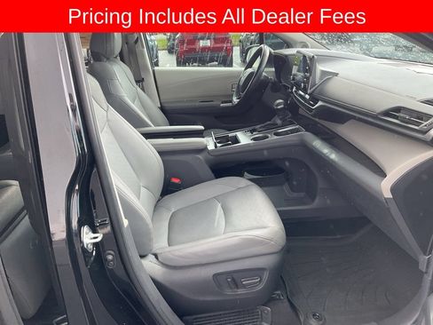 Used 2023 Toyota Sienna Limited FWD image 22