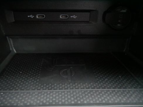 Certified 2022 Volkswagen Taos SEL image 30